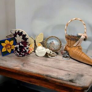 Boho‎ large lot of vintage magnets keychains kitschy floral natural